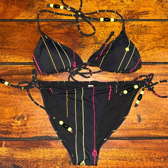 Wesc Bikini - Picture 1 of 2